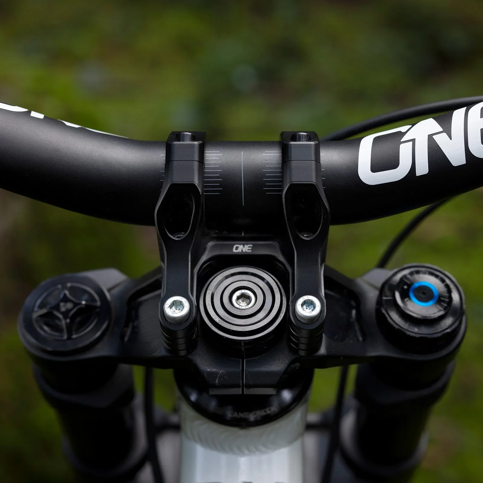 V2 Carbon Handlebar - Image 3